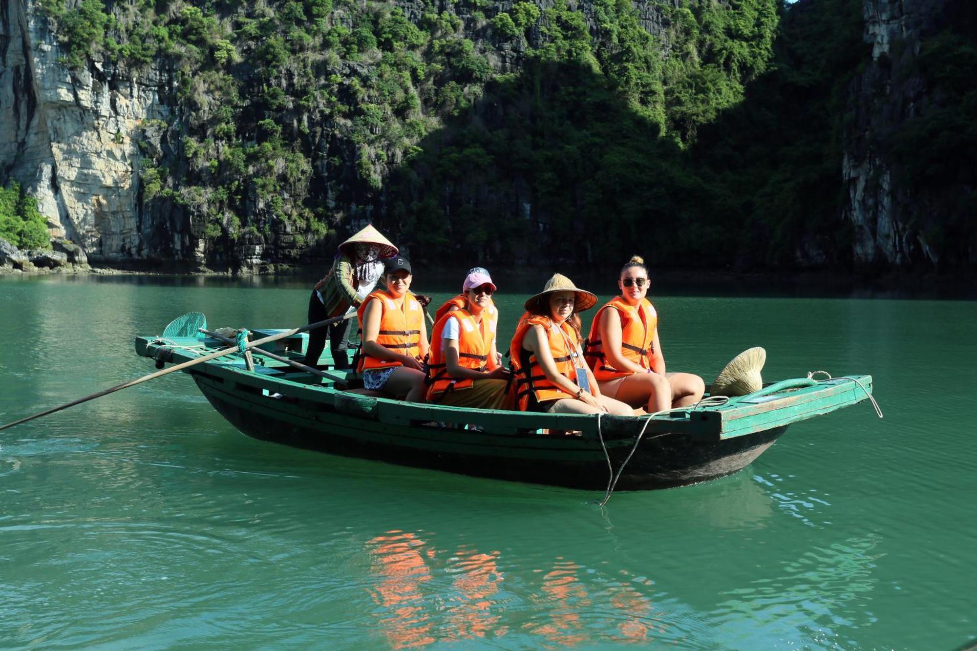 Garden Bay Classic Cruise Ha Long Zewnętrze zdjęcie