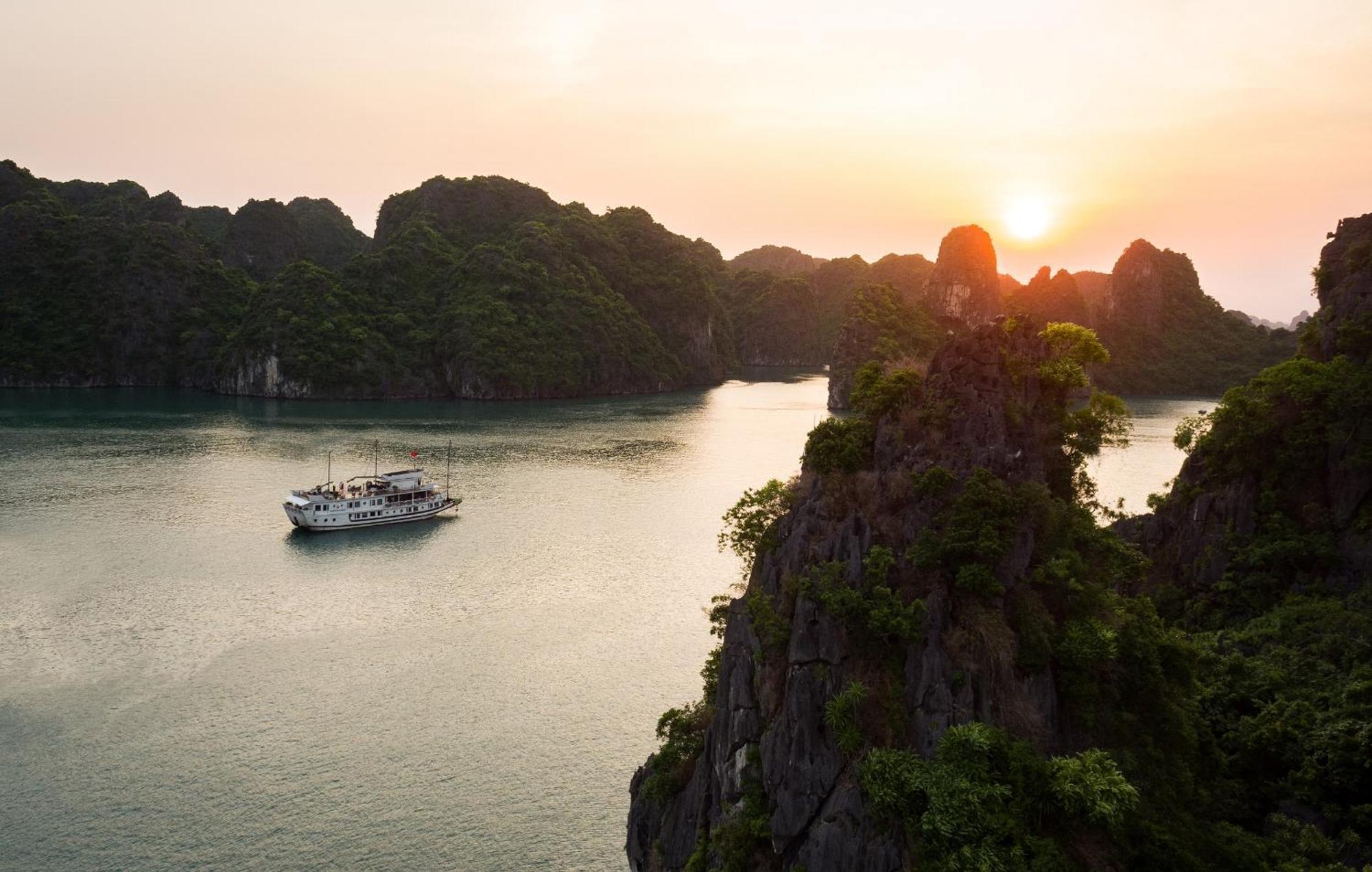 Garden Bay Classic Cruise Ha Long Zewnętrze zdjęcie