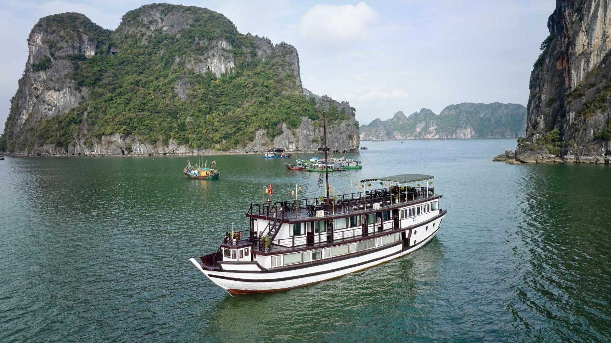 Garden Bay Classic Cruise Ha Long Zewnętrze zdjęcie